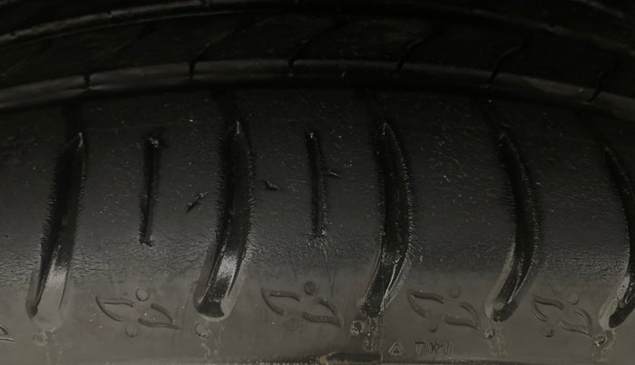 2022 Skoda KUSHAQ STYLE 1.0L TSI AT (6 AIRBAGS), Petrol, Automatic, 34,408 km, Right Front Tyre Tread