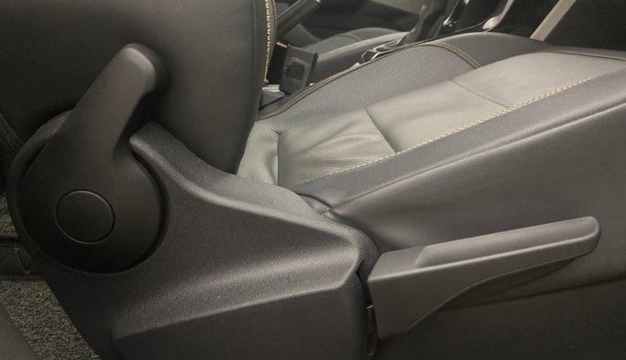 2022 Skoda KUSHAQ STYLE 1.0L TSI AT (6 AIRBAGS), Petrol, Automatic, 34,408 km, Driver Side Adjustment Panel