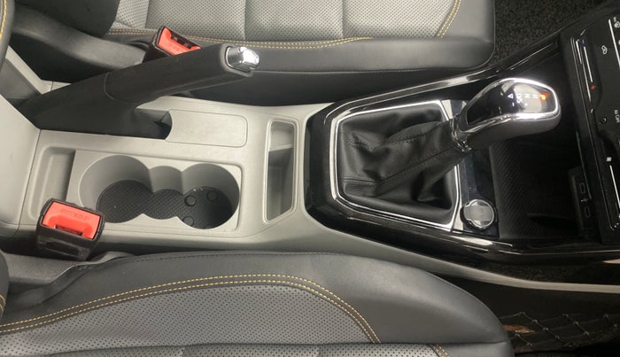 2022 Skoda KUSHAQ STYLE 1.0L TSI AT (6 AIRBAGS), Petrol, Automatic, 34,408 km, Gear Lever