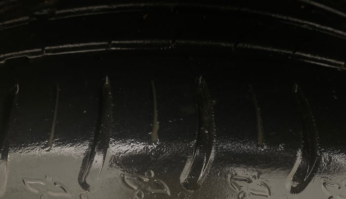 2022 Skoda KUSHAQ STYLE 1.0L TSI AT (6 AIRBAGS), Petrol, Automatic, 34,408 km, Left Front Tyre Tread