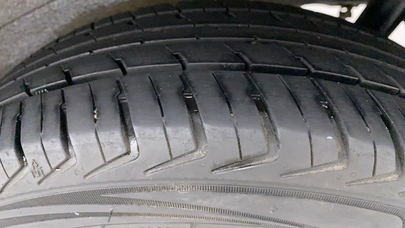 2016 Maruti Wagon R 1.0 VXI AMT, Petrol, Automatic, 66,992 km, Left Rear Tyre Tread