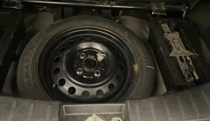2016 Maruti Wagon R 1.0 VXI AMT, Petrol, Automatic, 66,992 km, Dicky (Boot door) - Tool missing