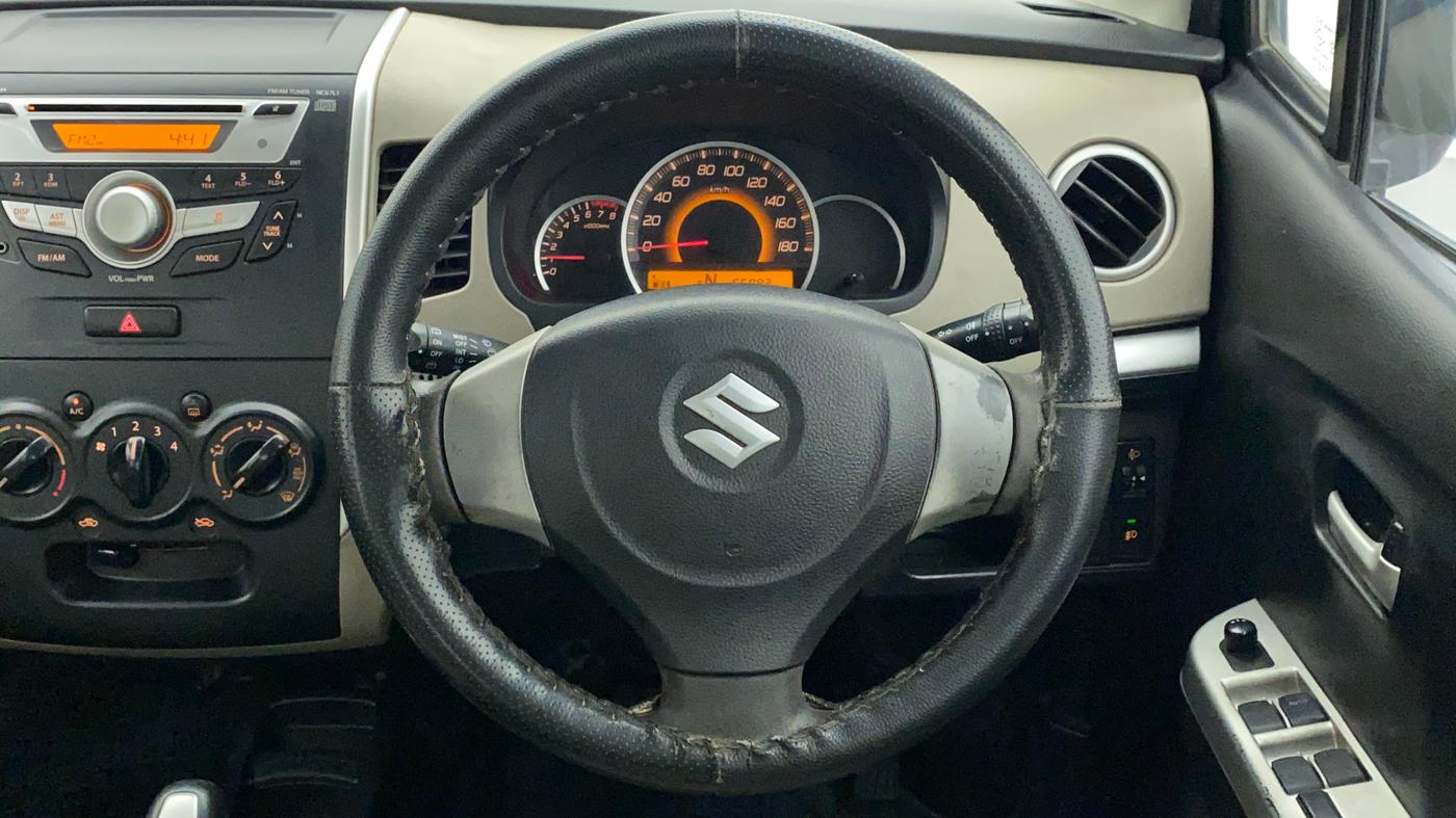 2016 Maruti Wagon R 1.0 VXI AMT, Petrol, Automatic, 66,992 km, Steering Wheel Close Up