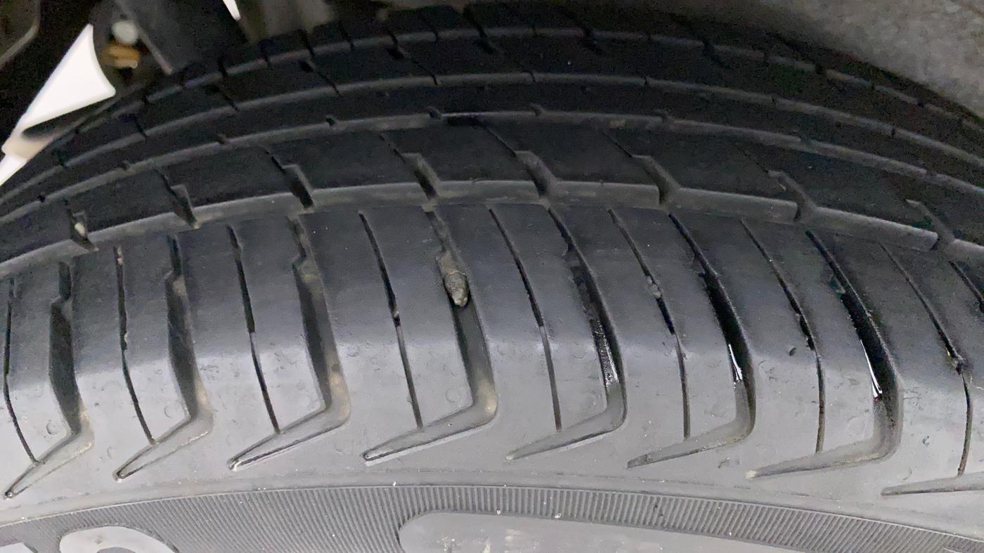 2016 Maruti Wagon R 1.0 VXI AMT, Petrol, Automatic, 66,992 km, Right Rear Tyre Tread