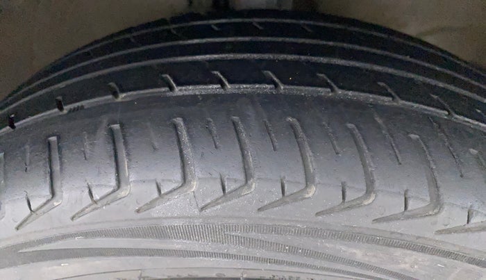 2016 Maruti Wagon R 1.0 VXI AMT, Petrol, Automatic, 66,992 km, Right Front Tyre Tread