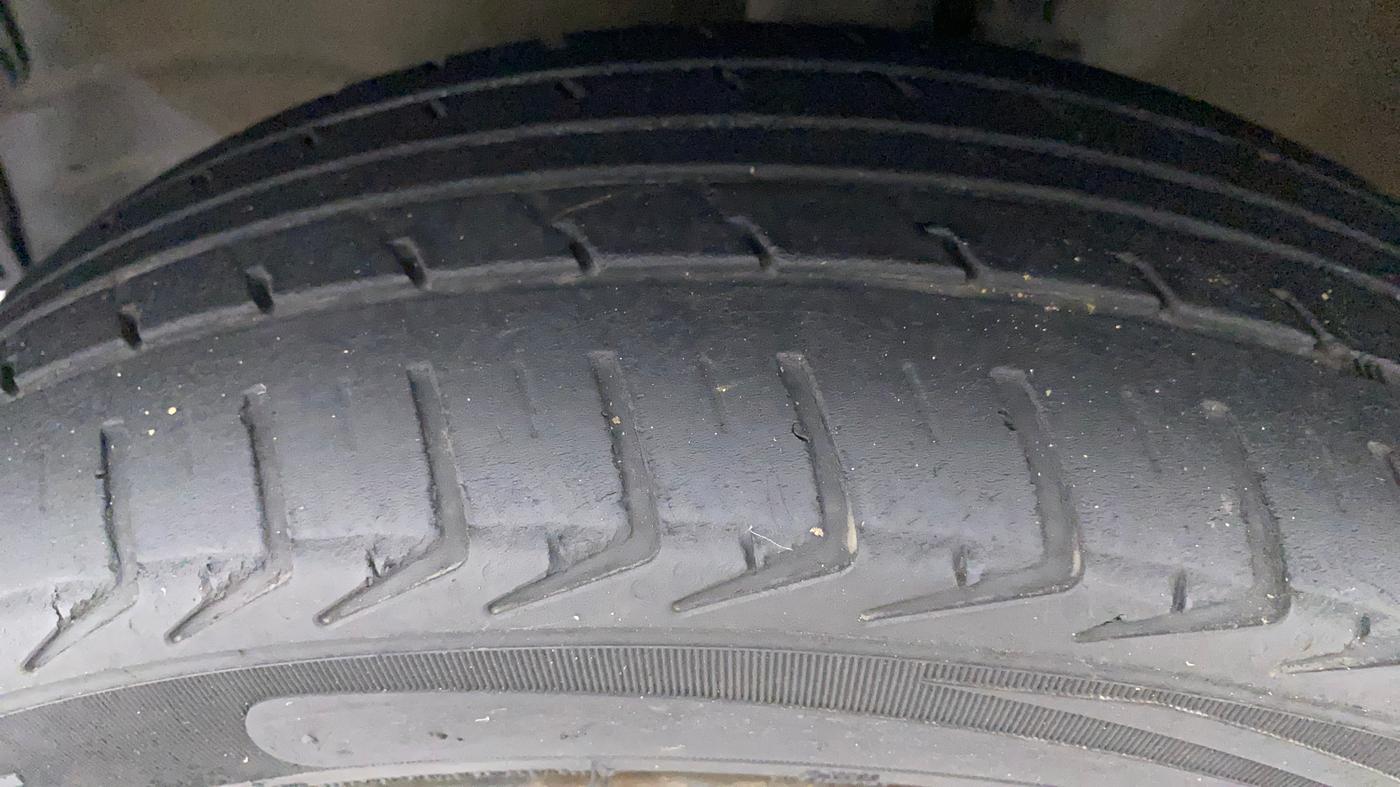 2016 Maruti Wagon R 1.0 VXI AMT, Petrol, Automatic, 66,992 km, Left Front Tyre Tread