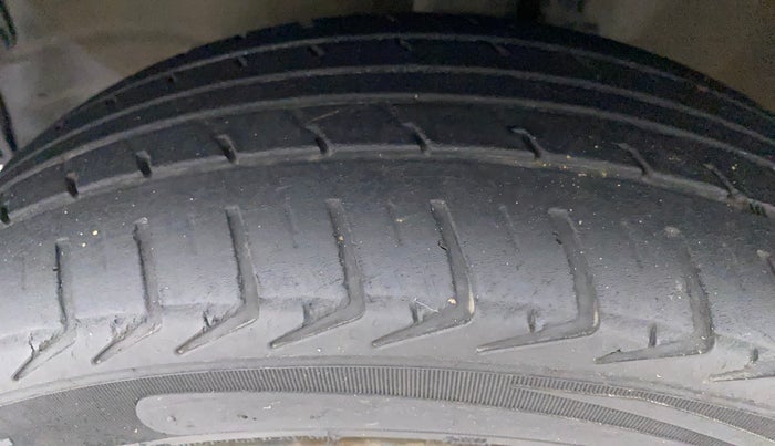 2016 Maruti Wagon R 1.0 VXI AMT, Petrol, Automatic, 66,992 km, Left Front Tyre Tread