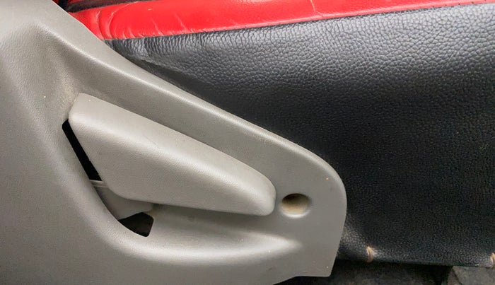 2016 Datsun Go T, CNG, Manual, 76,662 km, Driver Side Adjustment Panel