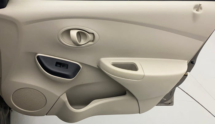 2016 Datsun Go T, CNG, Manual, 76,662 km, Driver Side Door Panels Control