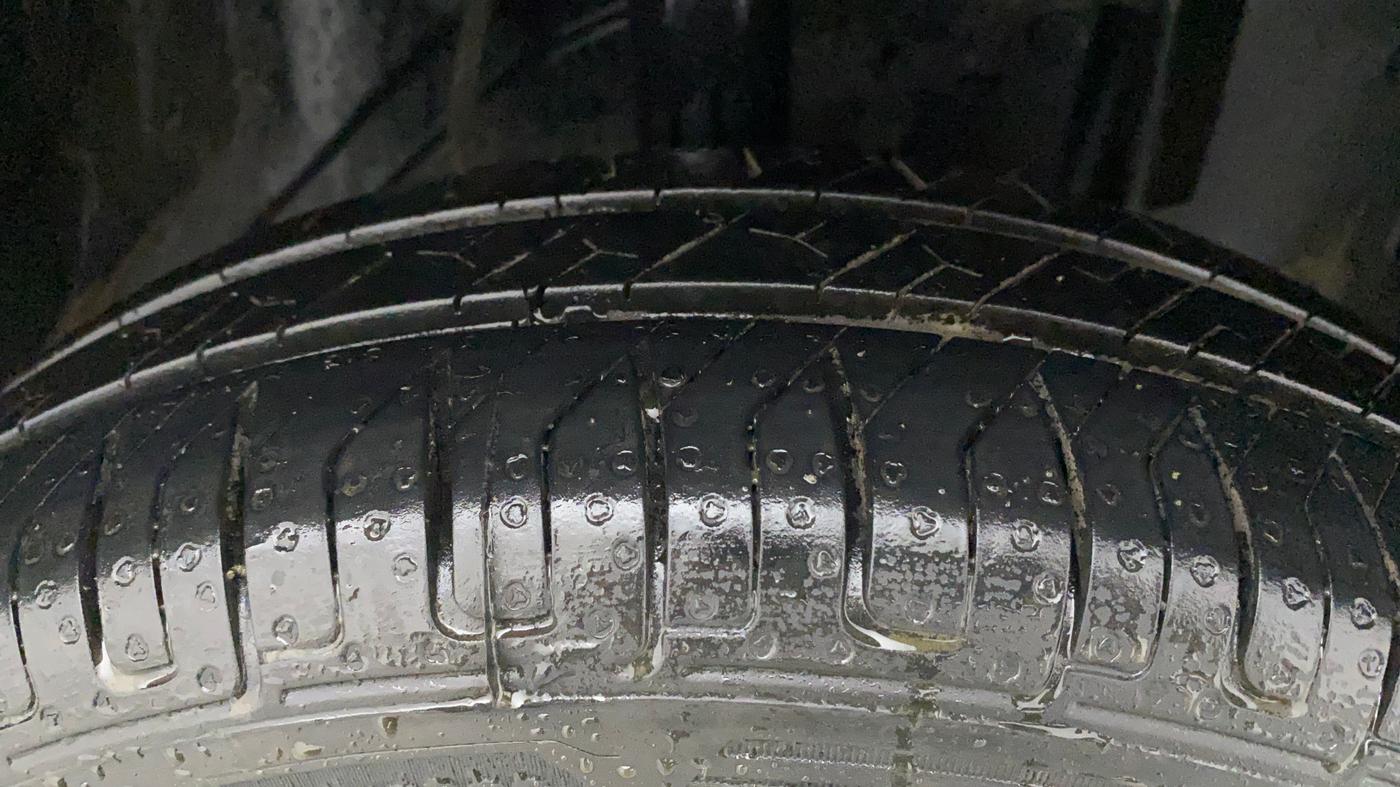 2016 Datsun Go T, CNG, Manual, 76,662 km, Right Front Tyre Tread