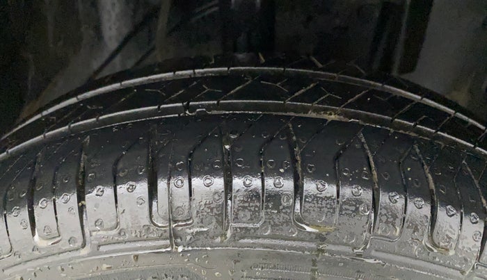 2016 Datsun Go T, CNG, Manual, 76,662 km, Right Front Tyre Tread