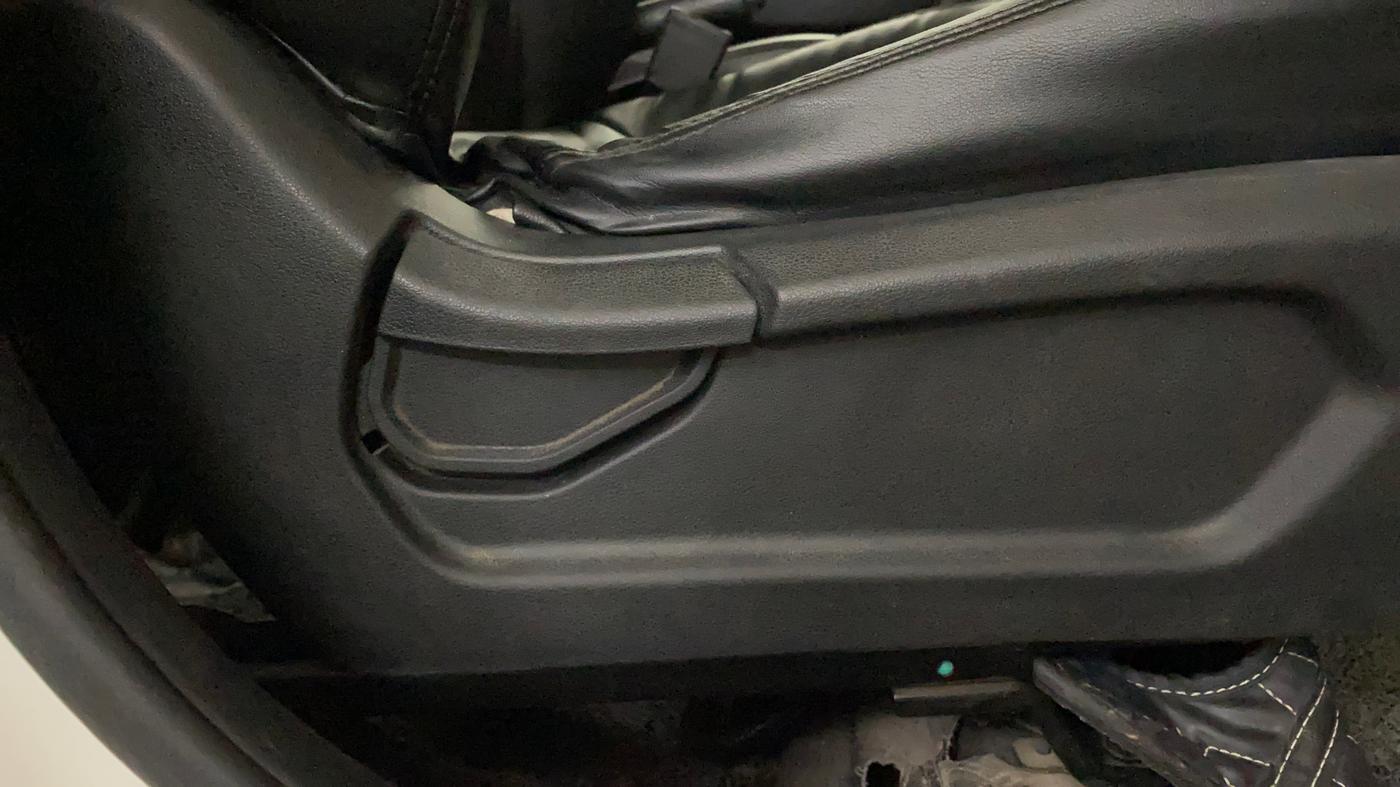 2019 Hyundai VENUE S 1.2, Petrol, Manual, 62,933 km, Driver Side Adjustment Panel