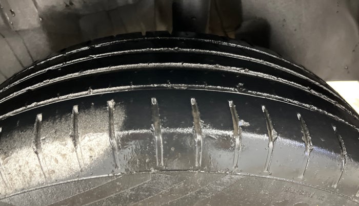 2019 Maruti Swift ZXI AMT, Petrol, Automatic, 47,800 km, Left Rear Tyre Tread