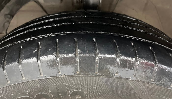 2019 Maruti Swift ZXI AMT, Petrol, Automatic, 47,800 km, Left Front Tyre Tread