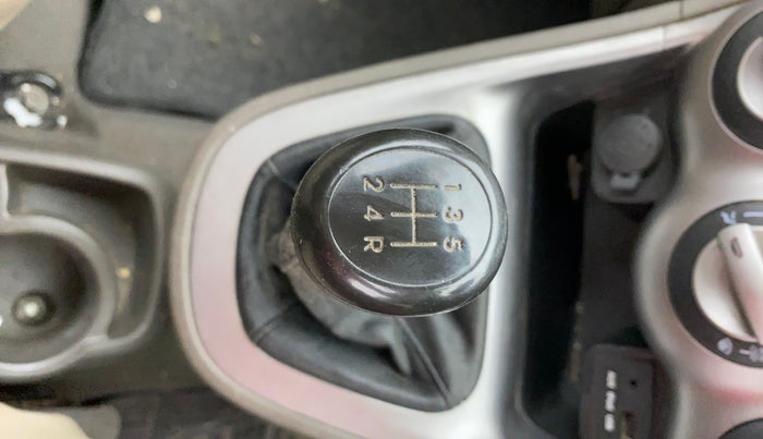 2015 Hyundai i10 SPORTZ 1.1, Petrol, Manual, 47,598 km, Gear Lever