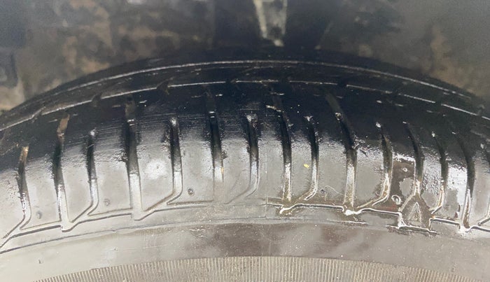 2015 Hyundai i10 SPORTZ 1.1, Petrol, Manual, 47,598 km, Left Front Tyre Tread