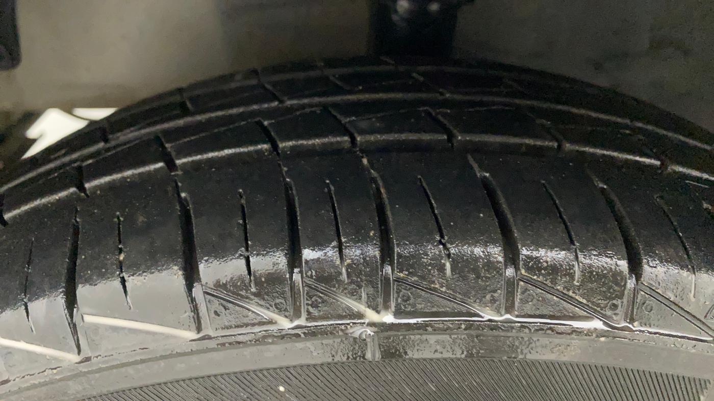 2015 Hyundai Eon ERA +, Petrol, Manual, 40,624 km, Left Front Tyre Tread