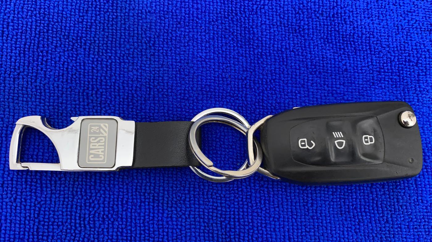 2018 Tata NEXON XM DIESEL, Diesel, Manual, 99,608 km, Key Close Up