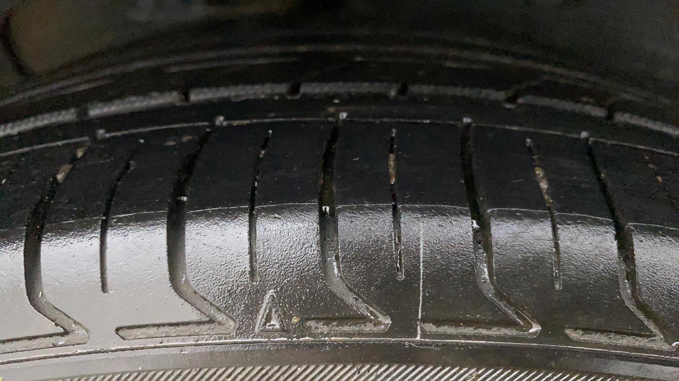 2018 Tata NEXON XM DIESEL, Diesel, Manual, 99,608 km, Right Rear Tyre Tread