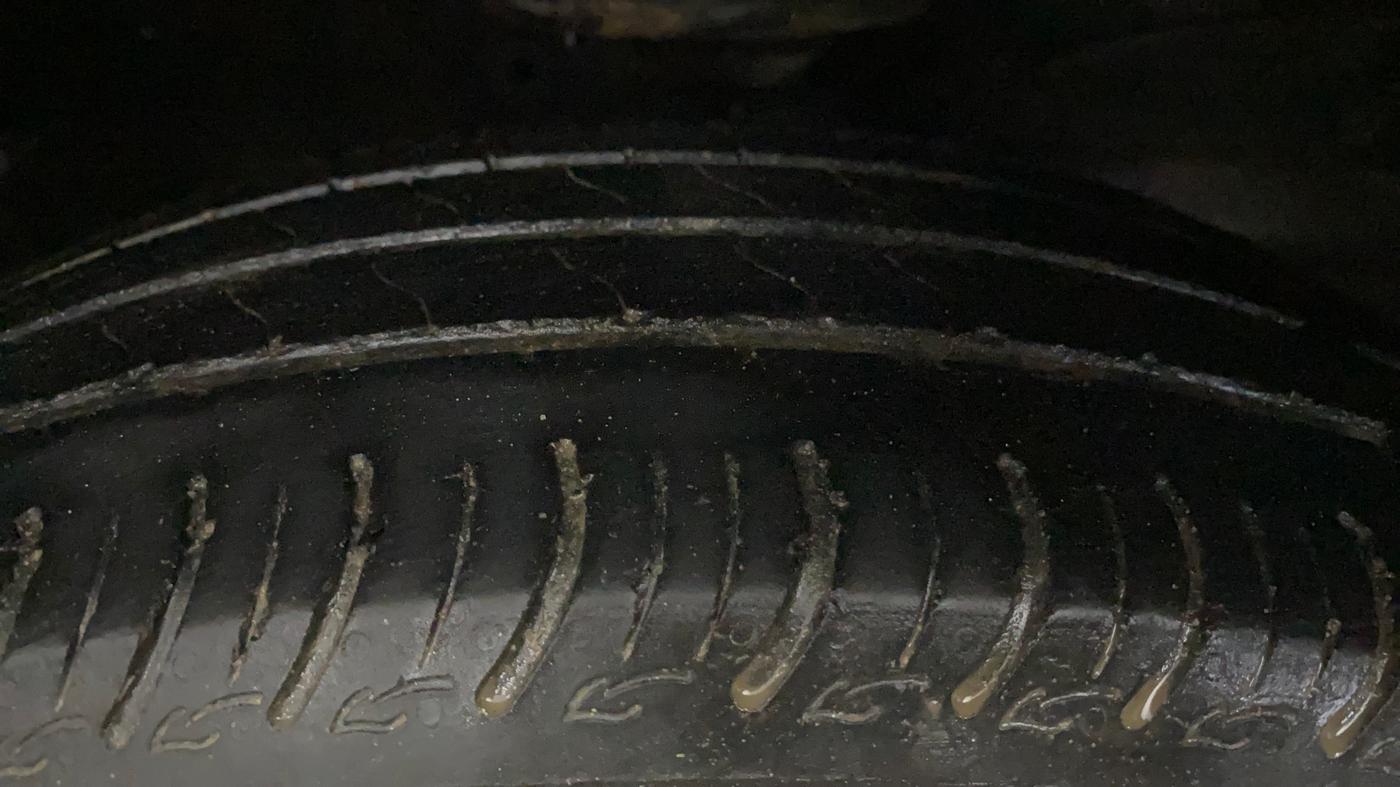 2022 Maruti S PRESSO VXI PLUS (O) AMT, Petrol, Automatic, 32,569 km, Right Front Tyre Tread
