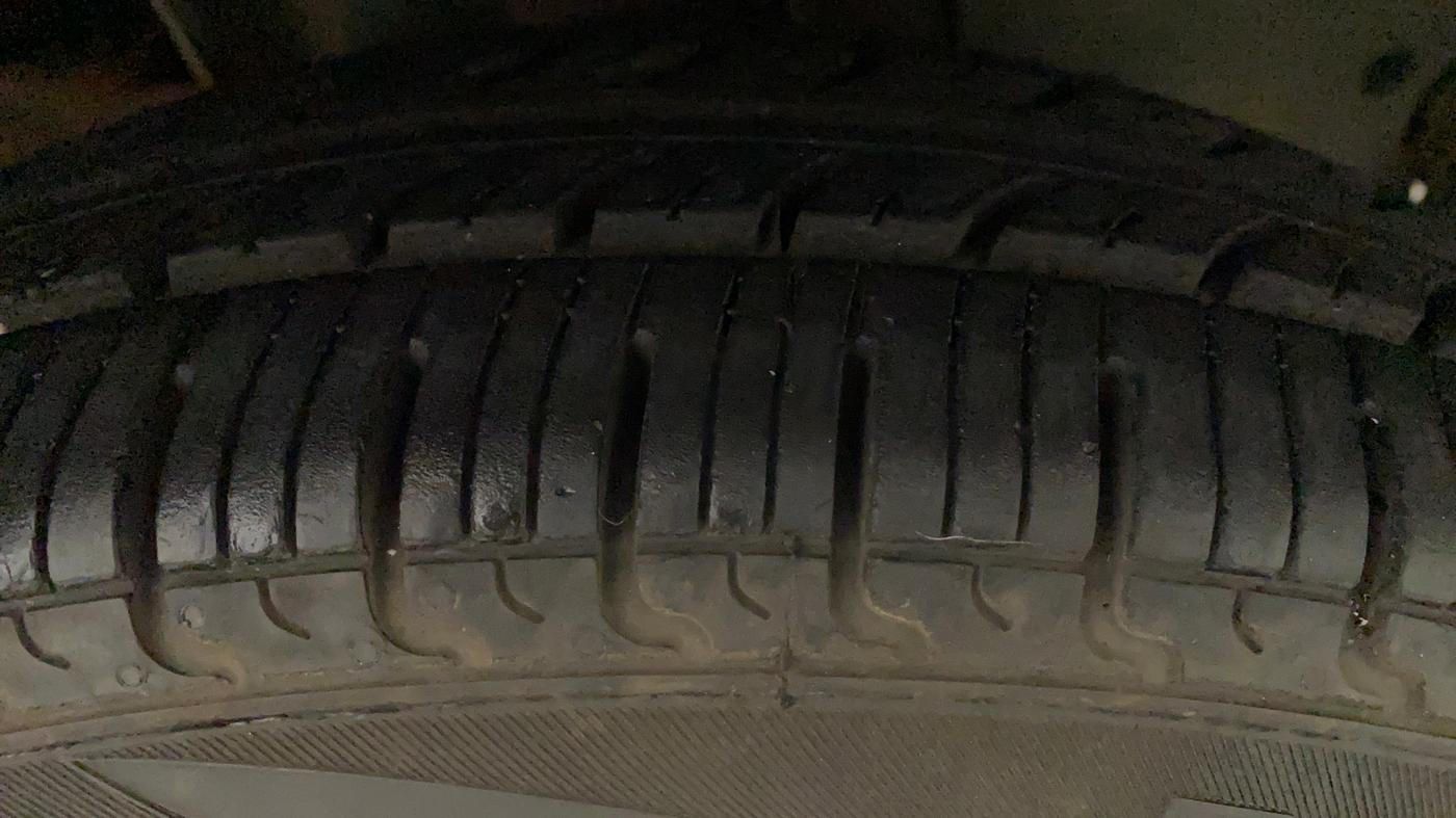 2017 Renault Kwid RXT 1.0 AMT (O), Petrol, Automatic, 49,301 km, Left Rear Tyre Tread