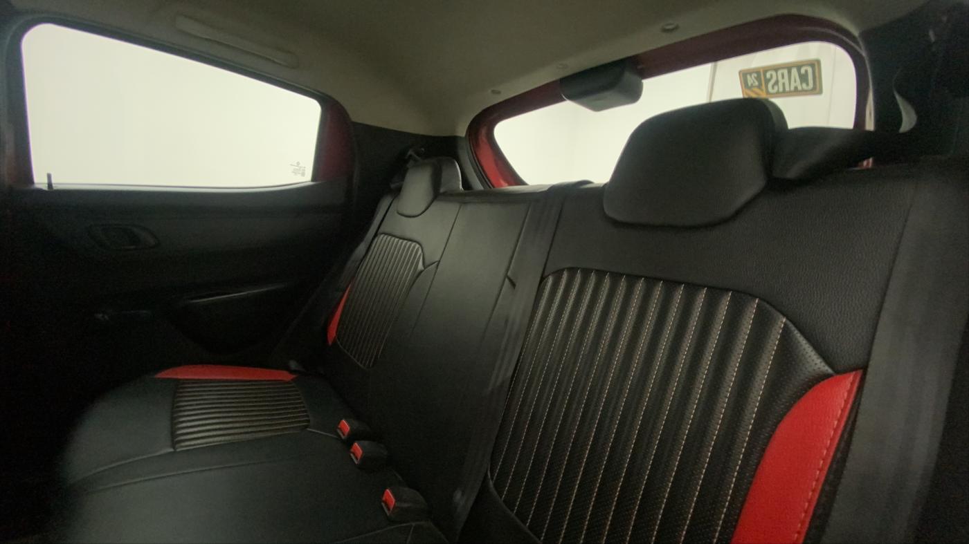 2017 Renault Kwid RXT 1.0 AMT (O), Petrol, Automatic, 49,301 km, Right Side Rear Door Cabin