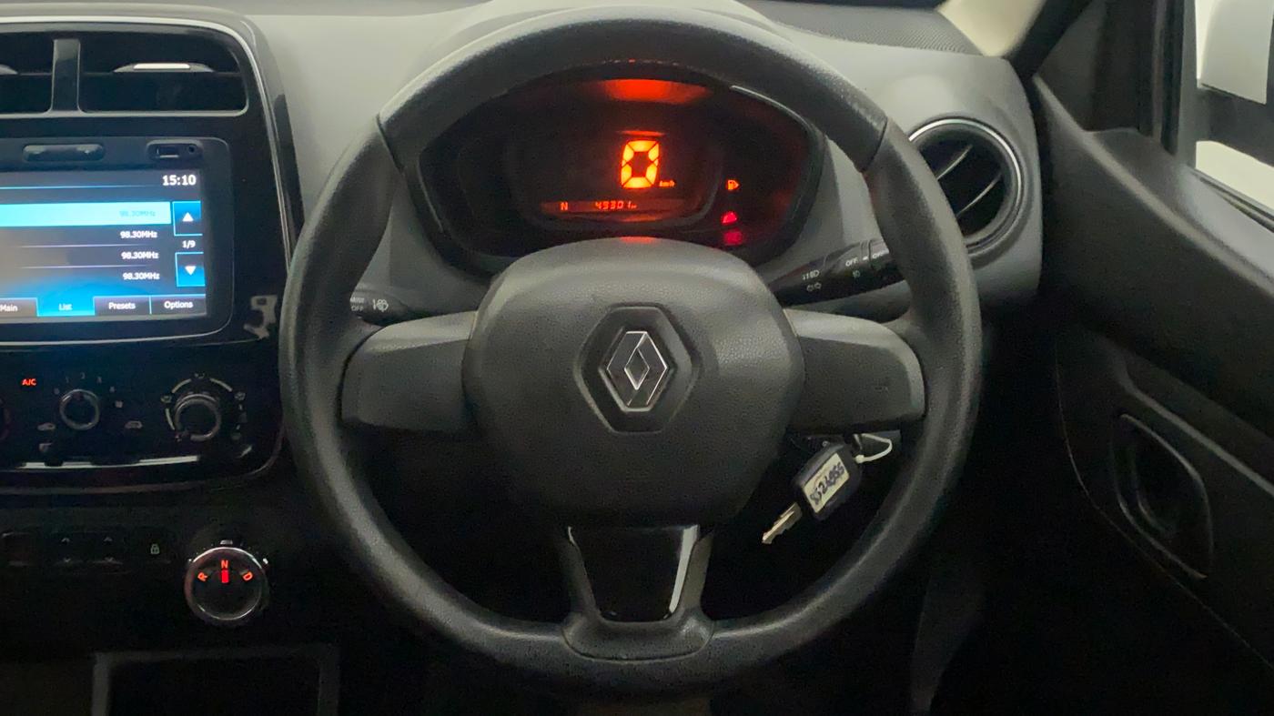 2017 Renault Kwid RXT 1.0 AMT (O), Petrol, Automatic, 49,301 km, Steering Wheel Close Up