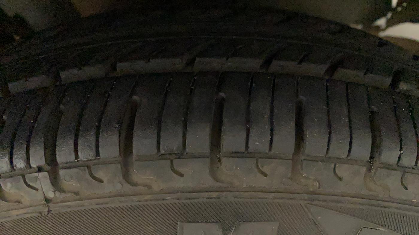 2017 Renault Kwid RXT 1.0 AMT (O), Petrol, Automatic, 49,301 km, Left Front Tyre Tread