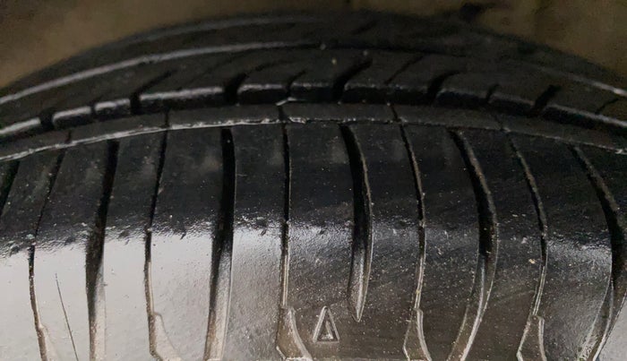 2014 Maruti Alto K10 VXI, Petrol, Manual, 32,940 km, Left Front Tyre Tread