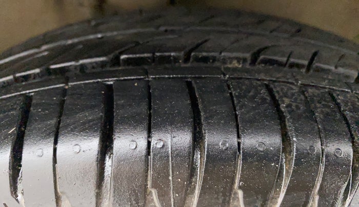 2014 Maruti Alto K10 VXI, Petrol, Manual, 32,940 km, Right Front Tyre Tread