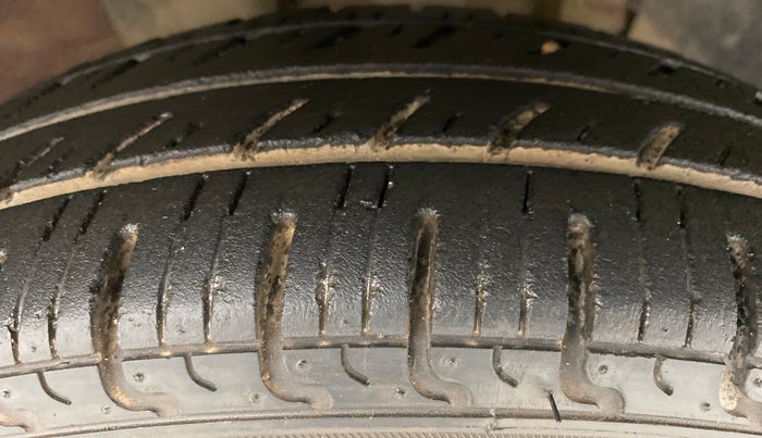 2016 Renault Kwid 1.0 RXT Opt AT, Petrol, Automatic, 62,527 km, Right Front Tyre Tread