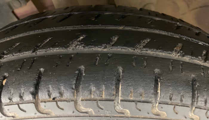 2016 Renault Kwid 1.0 RXT Opt AT, Petrol, Automatic, 62,527 km, Left Front Tyre Tread