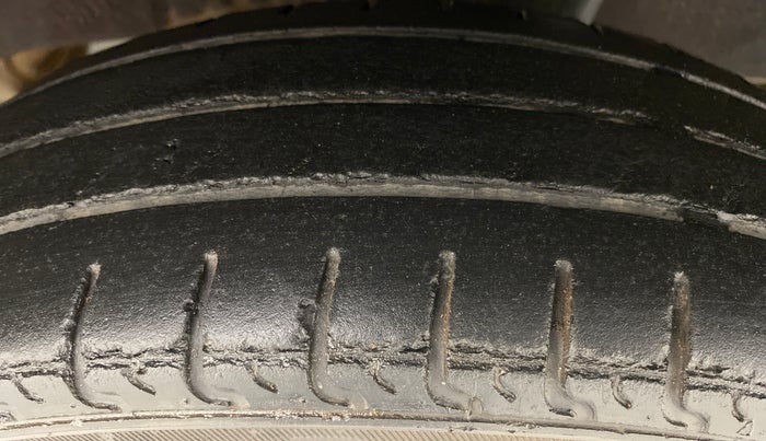 2016 Renault Kwid 1.0 RXT Opt AT, Petrol, Automatic, 62,527 km, Left Rear Tyre Tread