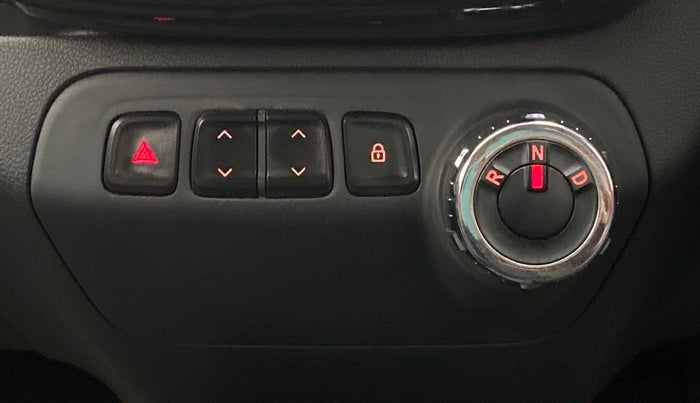 2016 Renault Kwid 1.0 RXT Opt AT, Petrol, Automatic, 62,527 km, Gear Lever