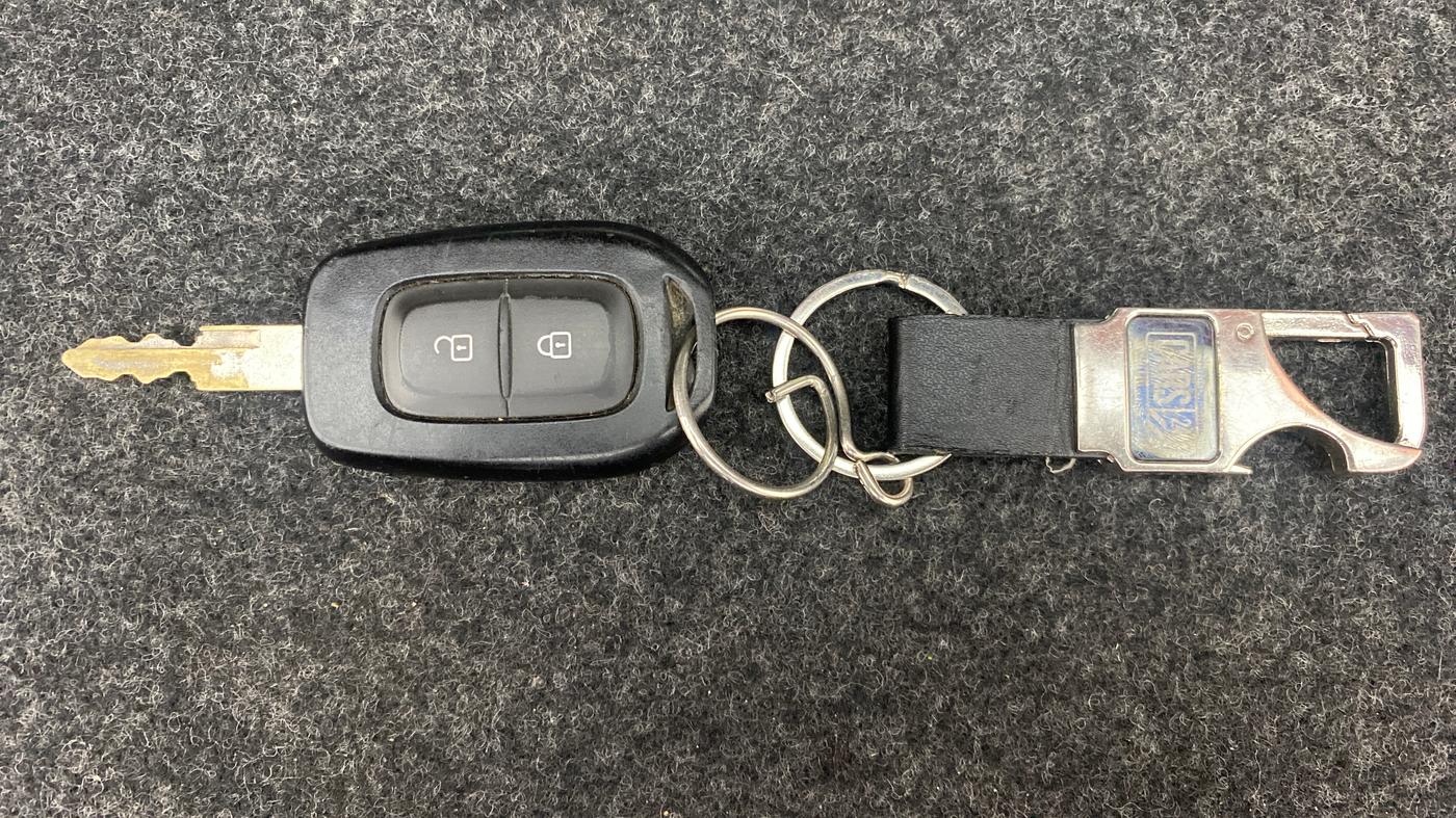 2016 Renault Kwid 1.0 RXT Opt AT, Petrol, Automatic, 62,527 km, Key Close Up