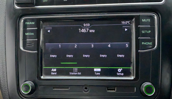 2017 Skoda Rapid STYLE 1.5 TDI AT, Diesel, Automatic, 1,15,463 km, Infotainment system - Reverse camera not working