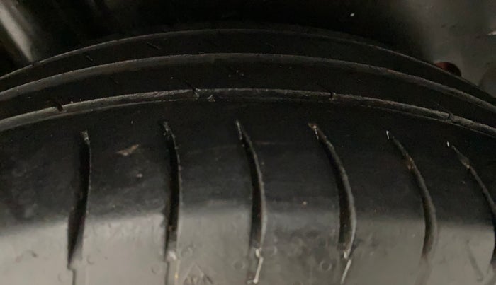 2017 Skoda Rapid STYLE 1.5 TDI AT, Diesel, Automatic, 1,15,463 km, Right Rear Tyre Tread