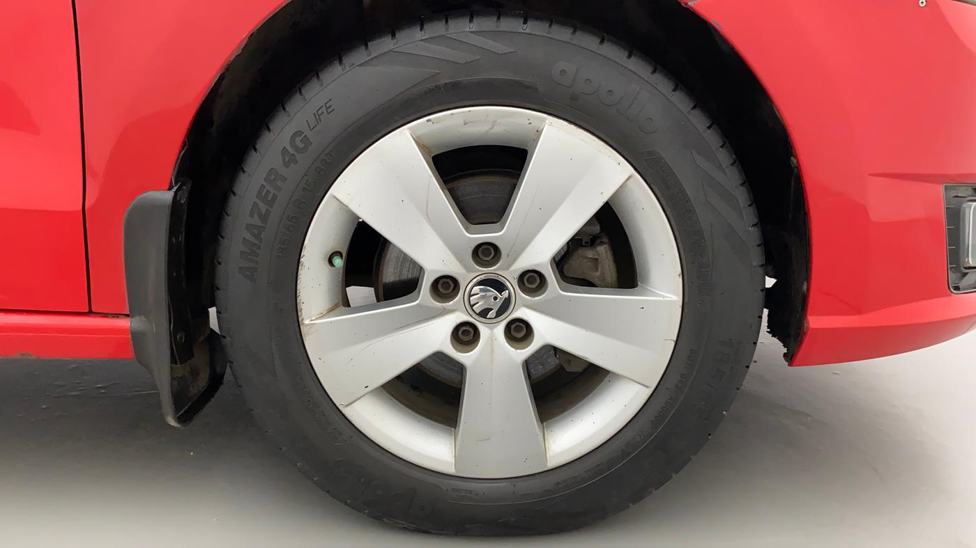2017 Skoda Rapid STYLE 1.5 TDI AT, Diesel, Automatic, 1,15,463 km, Right Front Wheel