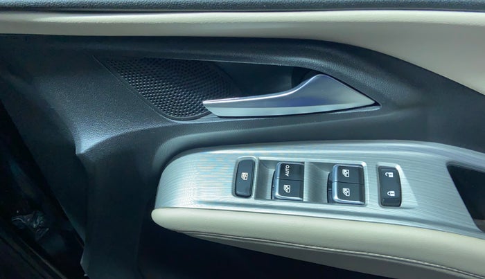 2023 MG HECTOR SAVVY PRO 1.5 TURBO CVT PETROL, Petrol, Automatic, 29,596 km, Driver Side Door Panels Control