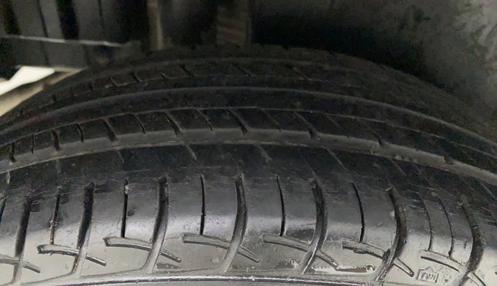 2014 Maruti Swift ZXI, Petrol, Manual, 54,596 km, Right Rear Tyre Tread