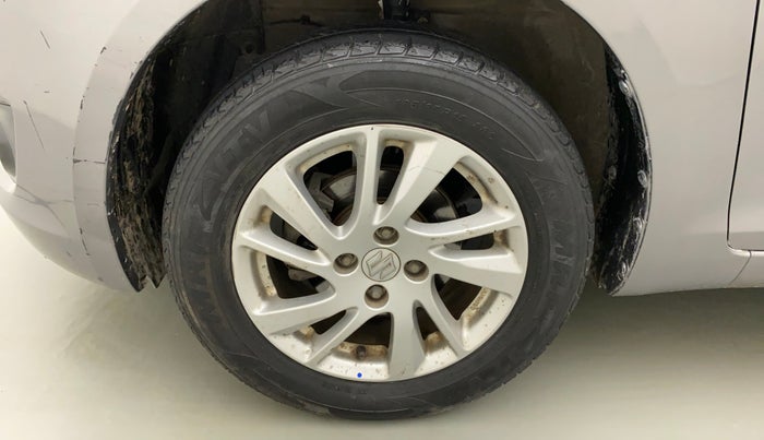 2014 Maruti Swift ZXI, Petrol, Manual, 54,596 km, Left front tyre - Minor crack