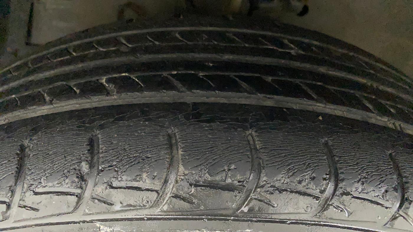2014 Maruti Swift ZXI, Petrol, Manual, 54,596 km, Left Front Tyre Tread