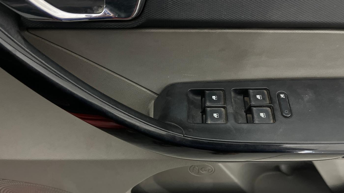 2017 Tata Tiago XZA PETROL, CNG, Automatic, 64,208 km, Driver Side Door Panels Control