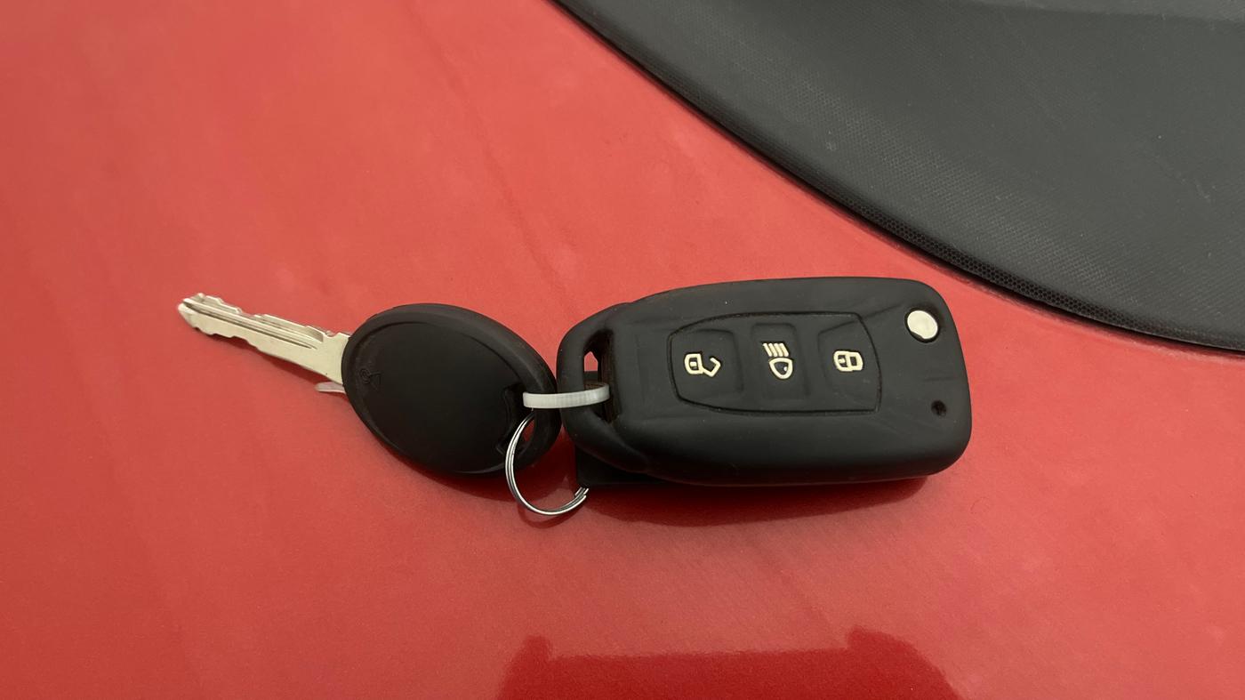 2017 Tata Tiago XZA PETROL, CNG, Automatic, 64,208 km, Key Close Up