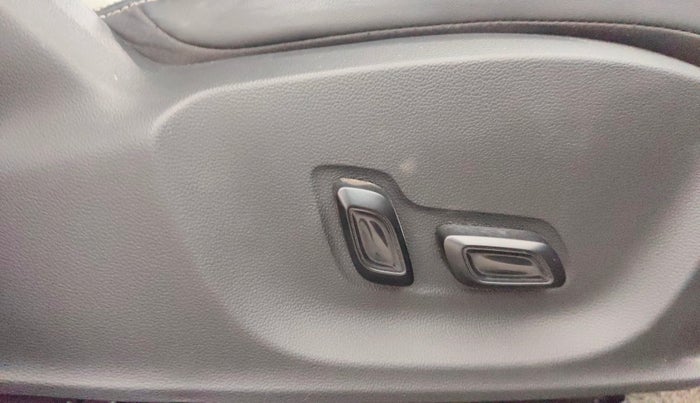 2022 MG ASTOR SHARP 1.5 CVT, Petrol, Automatic, 37,672 km, Driver Side Adjustment Panel