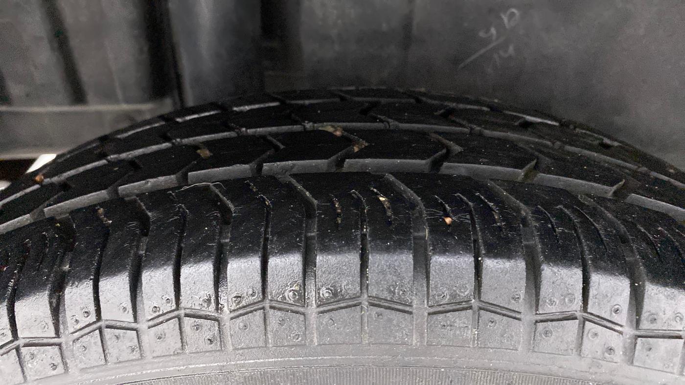 2017 Maruti Swift VXI, Petrol, Manual, 26,505 km, Right Rear Tyre Tread