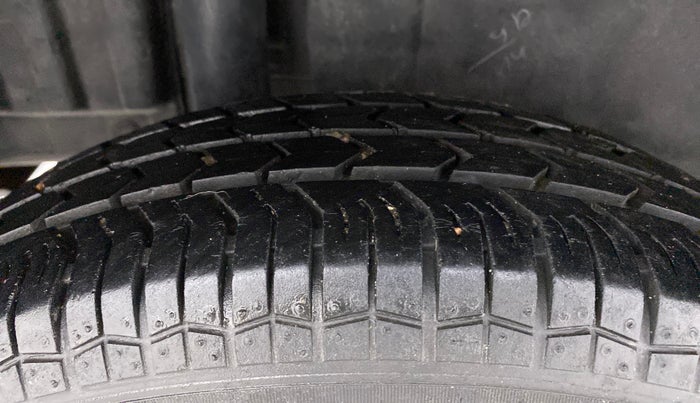 2017 Maruti Swift VXI, Petrol, Manual, 26,505 km, Right Rear Tyre Tread