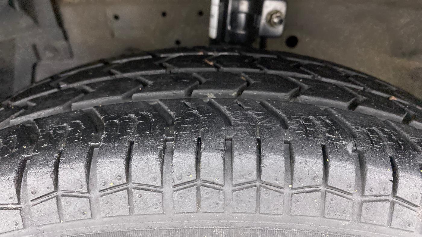 2017 Maruti Swift VXI, Petrol, Manual, 26,505 km, Left Front Tyre Tread