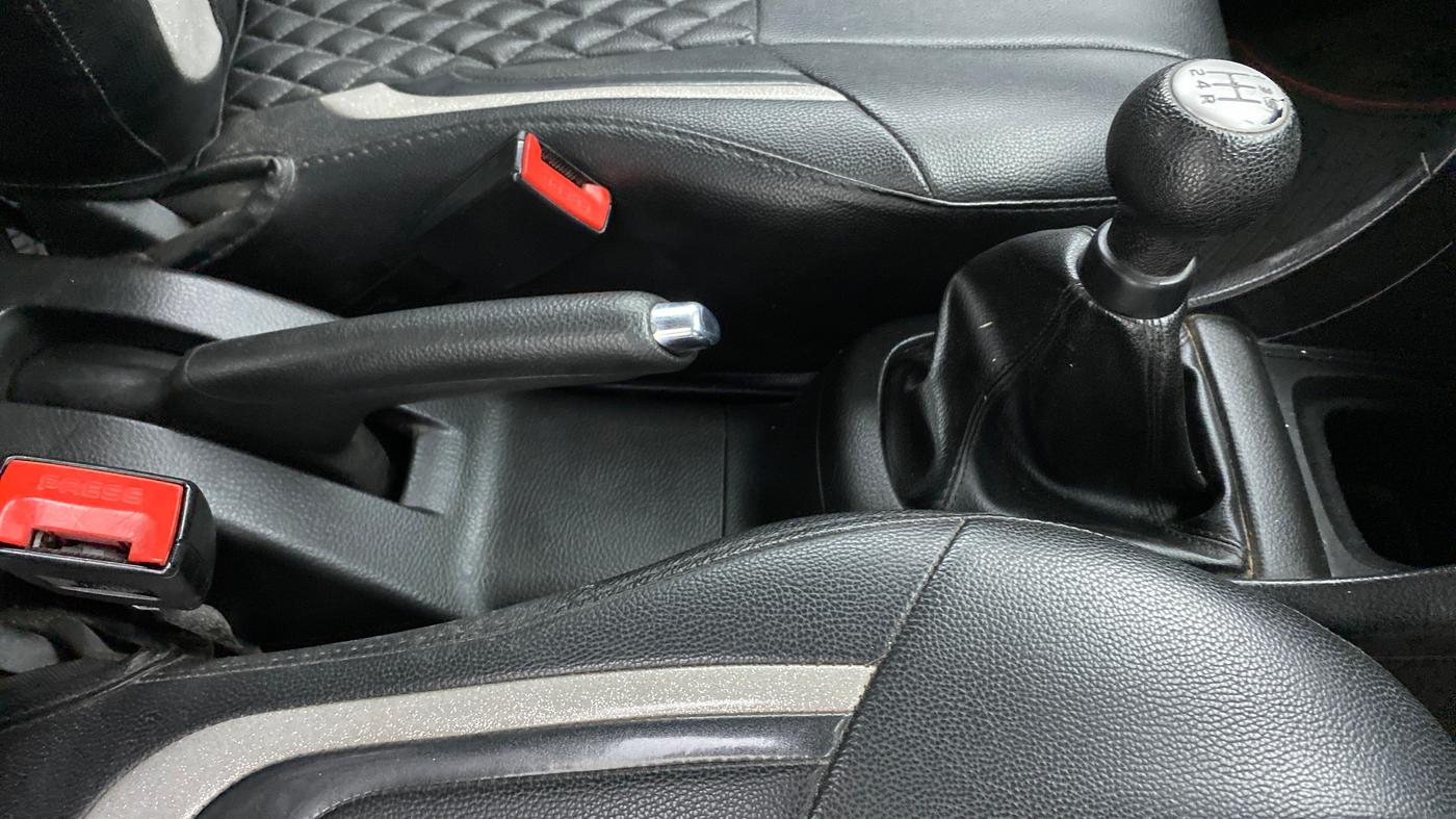 2017 Maruti Swift VXI, Petrol, Manual, 26,505 km, Gear Lever