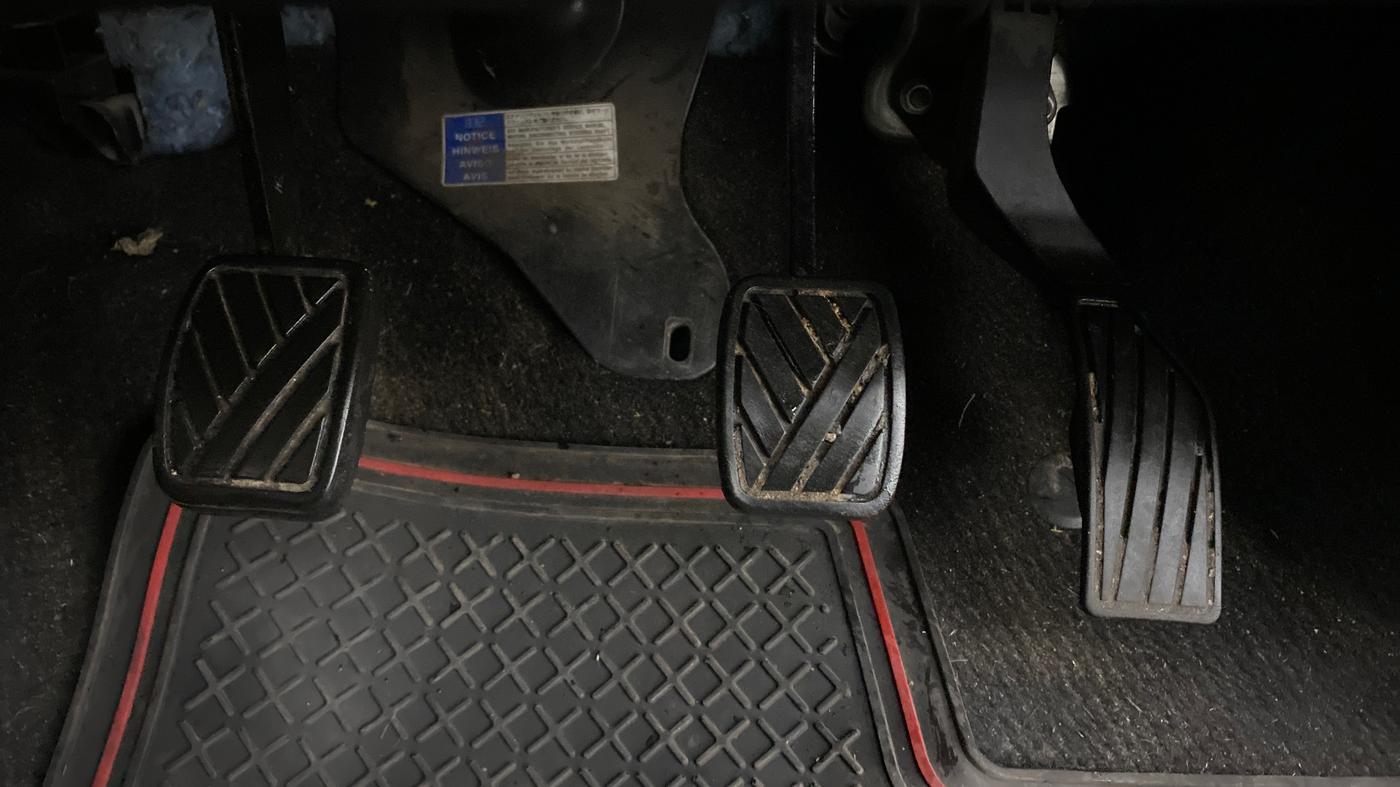 2017 Maruti Swift VXI, Petrol, Manual, 26,505 km, Pedals